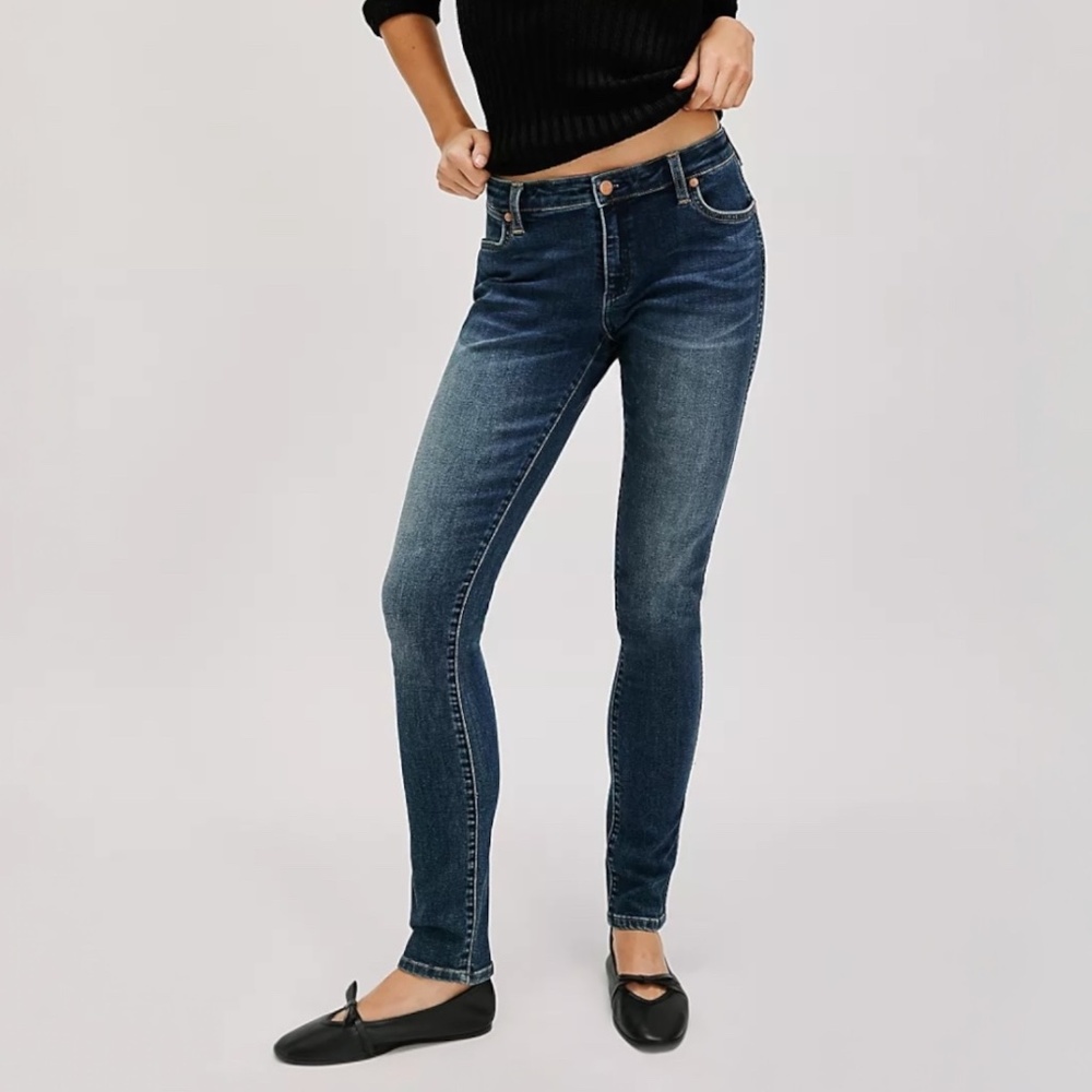 EUC ✵☽Free People☾✵ Low Rise Stretchy Denim Ankle Dark Blue Jeans | 28 Small 6